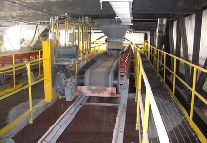 Shuttle Conveyors to Feed Silos