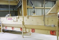 Enclosed Conveyor with Scavenger Drag